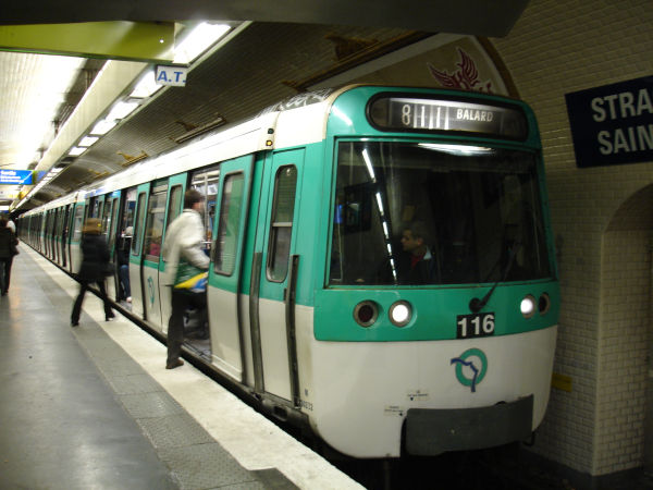 fr-stif-metro116-strasbourgstdenis-270108-full.jpg