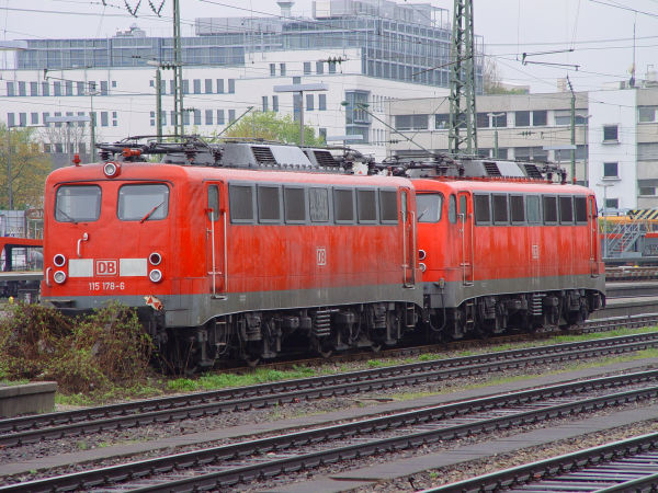 de-db-br115-muenchen-ostbf-290406-full.jpg