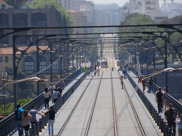 pt-mp-tracks_over_douro-230612-full.jpg